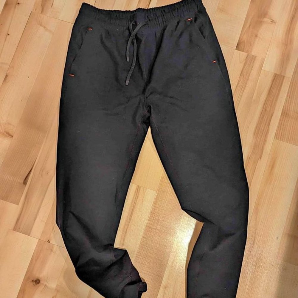 NWOT Saxx Tech Joggers Size M